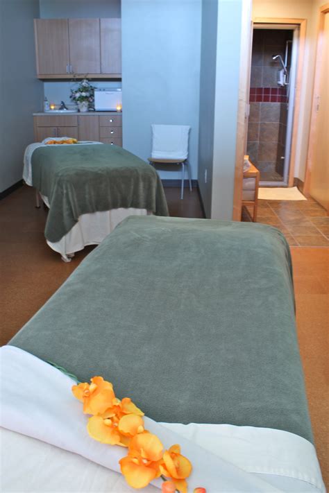Kneaded relief - Additional Services 20 min Face & Scalp This treatment begins by placing a warm towel infused with Eucalyptus oil on your face while you indulge in a relaxing scalp massage. We then add a few drops of our Beauty From Bee’s Moisture absolute oil to your face & use cool basalt stones to gently massage […]